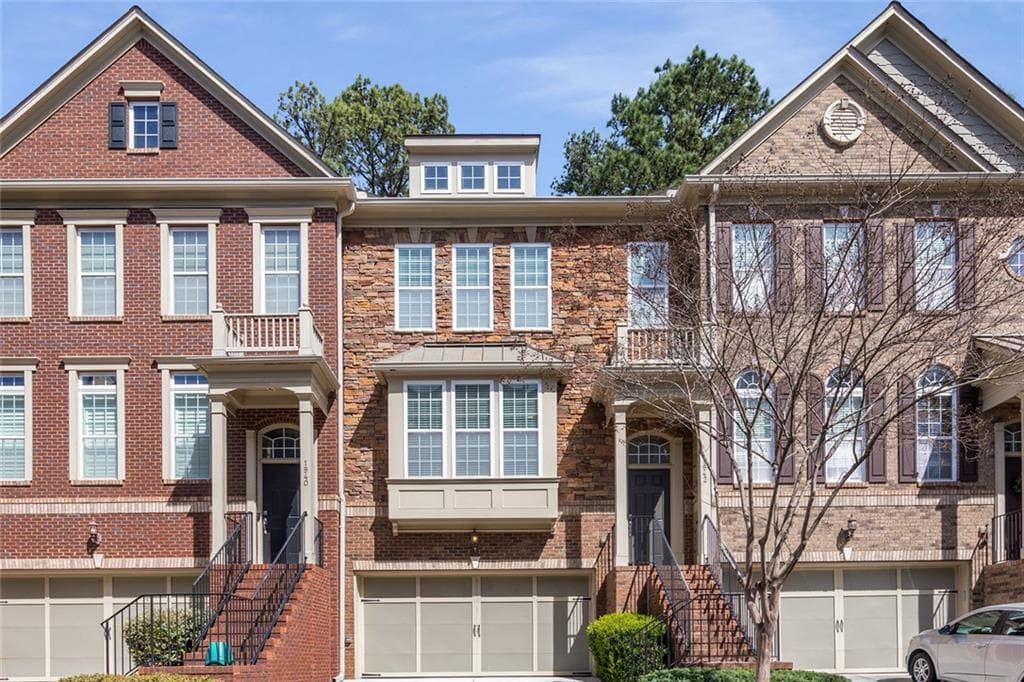 3 bedroom, 4 bathroom townhouse sold at 1942 Ridgemont Lane, Decatur, GA 30033