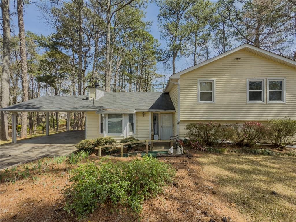 3 bedroom, 3 bathroom single family residence sold at 1018 Chartley Drive, Lilburn, GA 30047
