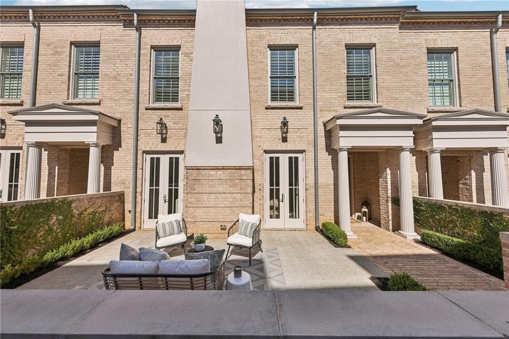 3 bedroom, 4 bathroom townhouse sold at 144 Grand Crescent, Alpharetta, GA 30009