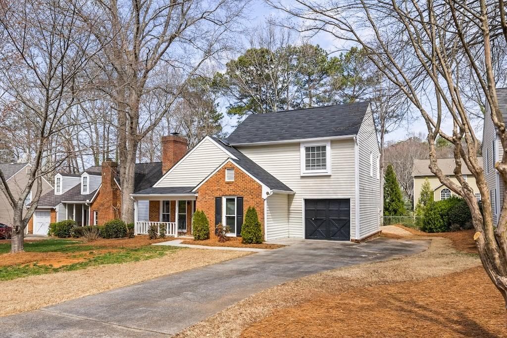 2 bedroom, 2 bathroom single family residence sold at 302 Roswell Green Lane, Roswell, GA 30075