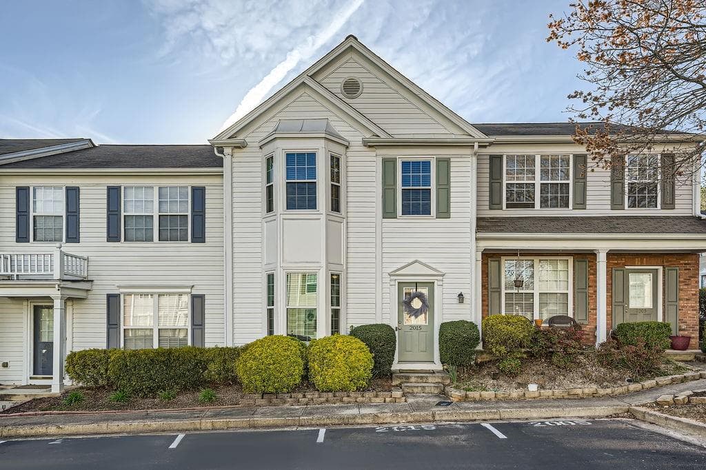 2 bedroom, 3 bathroom townhouse sold at 2015 Kilmington Square, Alpharetta, GA 30009