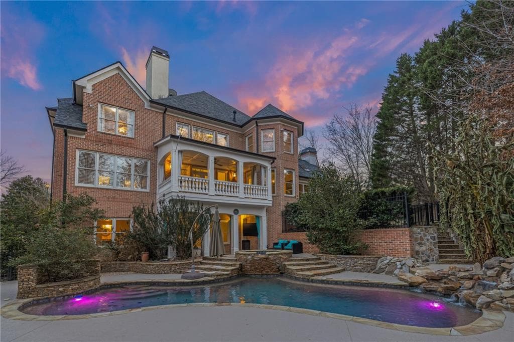 6 bedroom, 6 bathroom single family residence sold at 5321 Whitehaven Park Lane, Smyrna, GA 30082