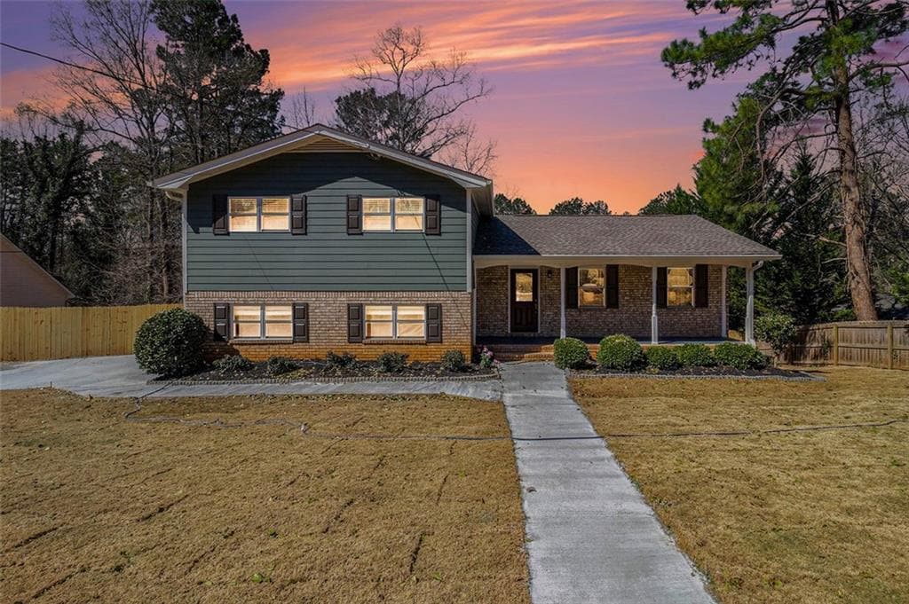 3 bedroom, 3 bathroom single family residence sold at 3515 MOONLIGHT FOREST Court, Decatur, GA 30034