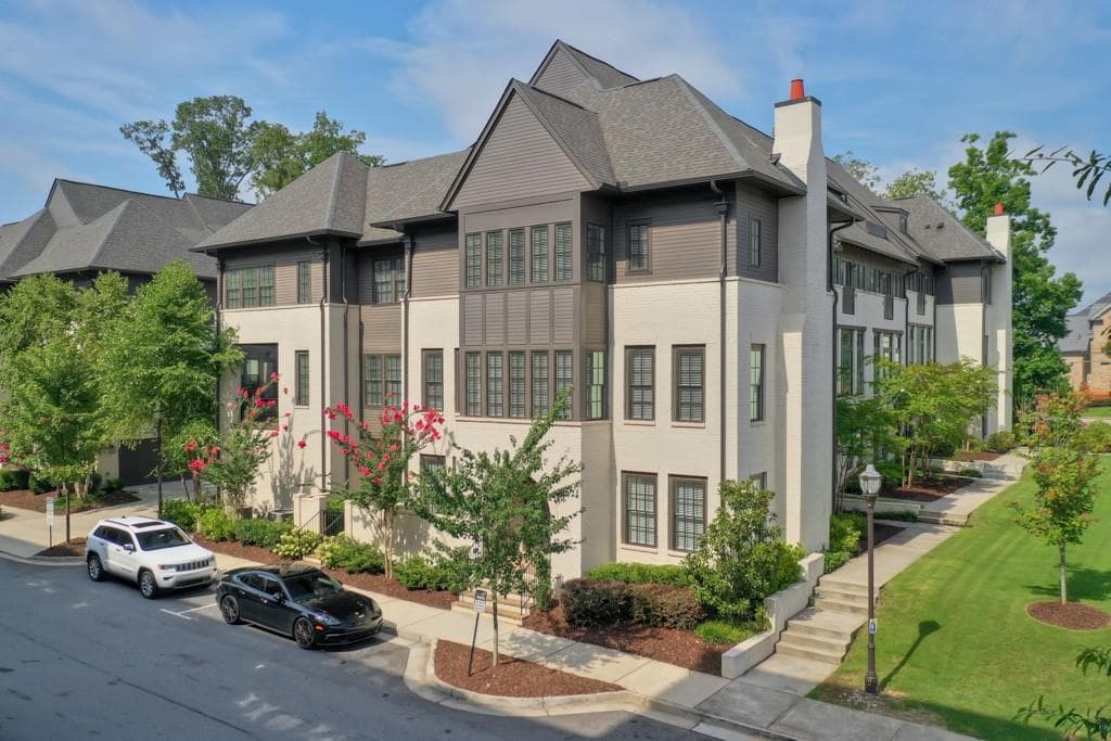 3 bedroom, 4 bathroom townhouse sold at 6596 Aria Village Drive 642, Atlanta, GA 30328