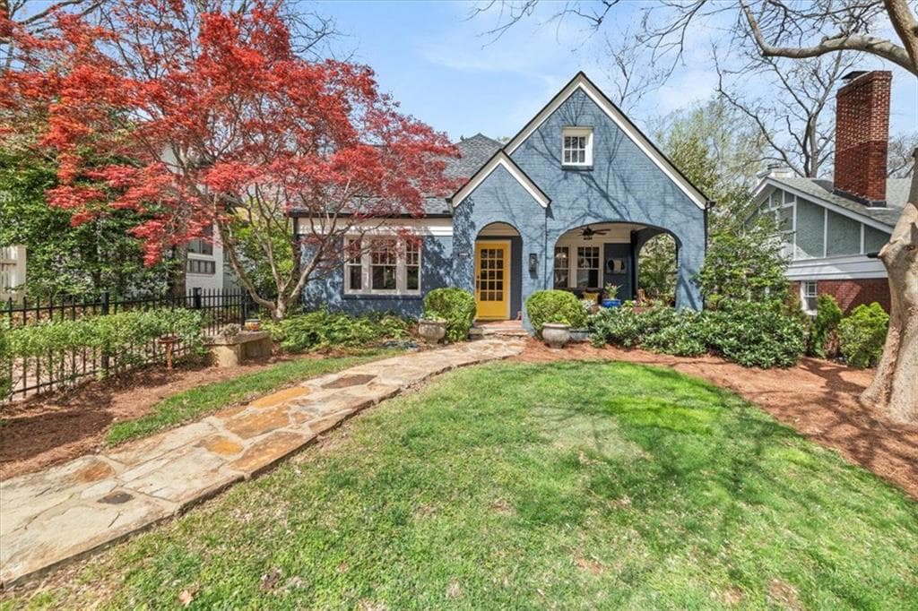 5 bedroom, 3 bathroom single family residence sold at 1040 Amsterdam Avenue, Atlanta, GA 30306