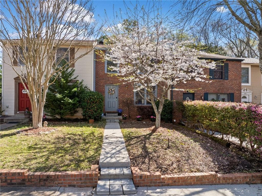 2 bedroom, 3 bathroom townhouse sold at 288 ROSWELL COMMONS Circle, Roswell, GA 30076