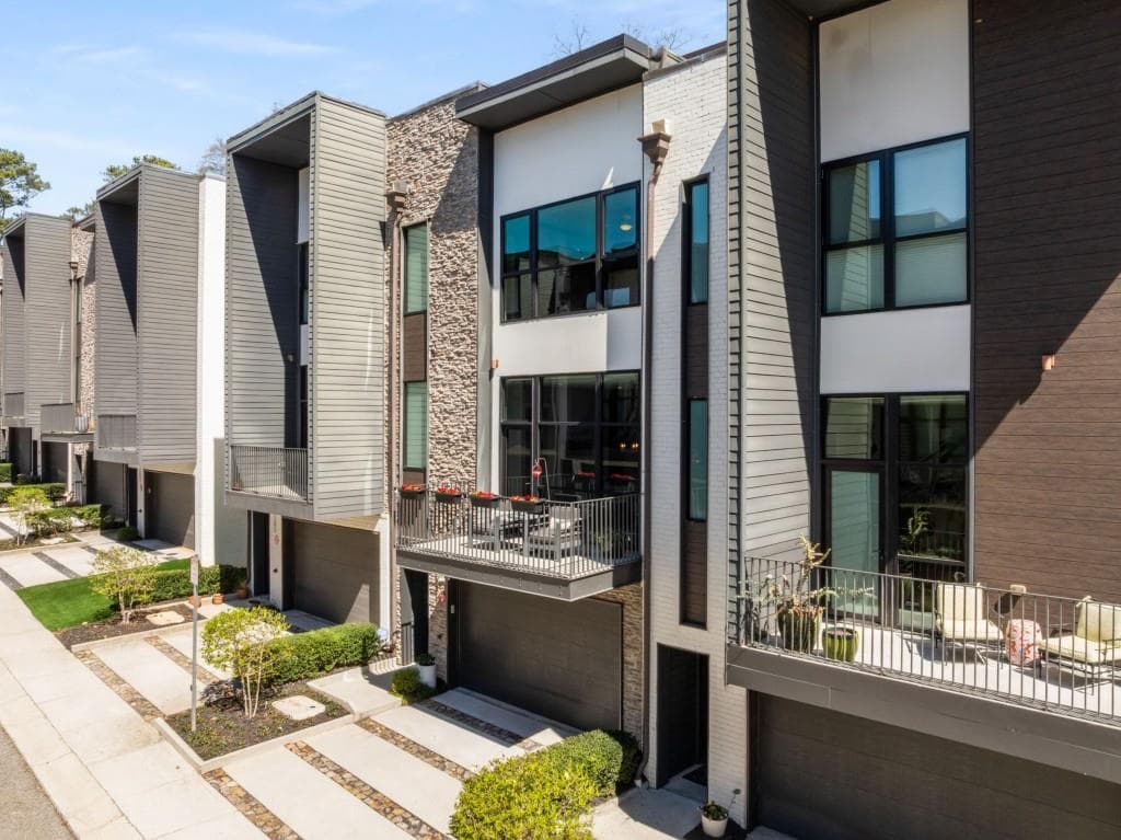 3 bedroom, 4 bathroom townhouse sold at 103 Birch Street, Decatur, GA 30030