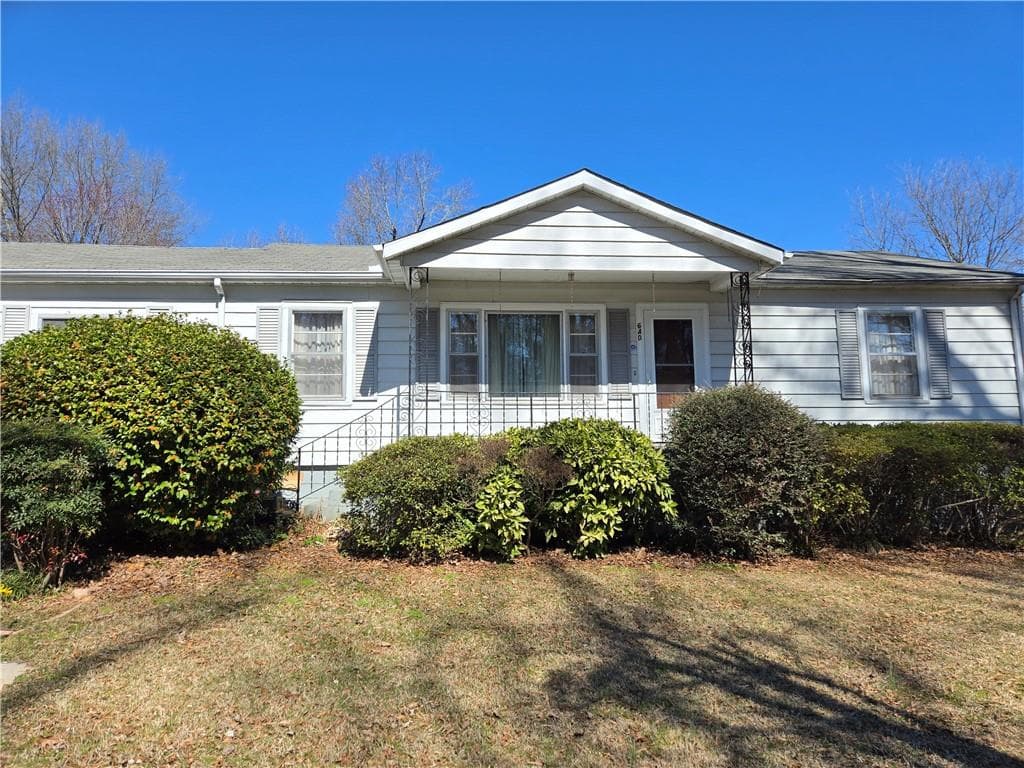 3 bedroom, 1 bathroom single family residence sold at 640 Maran Lane, Mableton, GA 30126