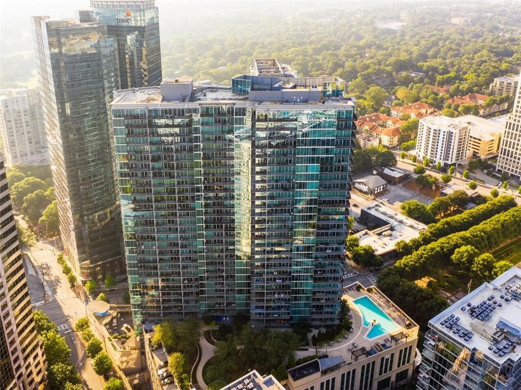 1 bedroom, 1 bathroom condominium sold at 1080 Peachtree Street 2005, Atlanta, GA 30309