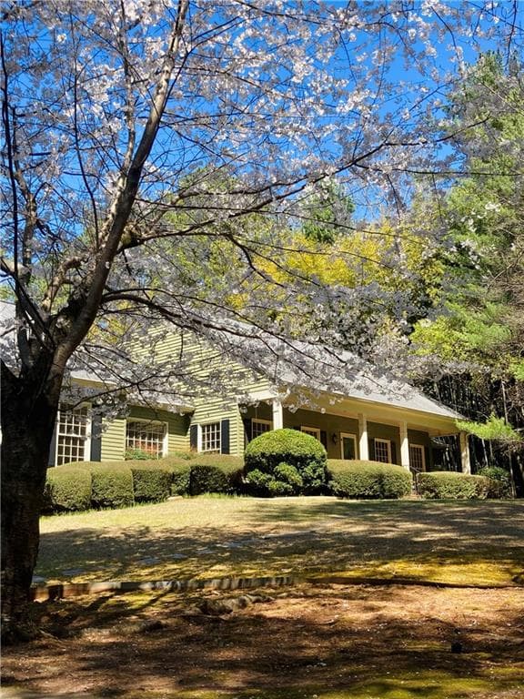 3 bedroom, 4 bathroom single family residence sold at 917 Greymont Circle, Marietta, GA 30064