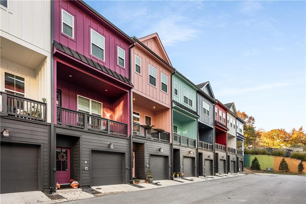2 bedroom, 2 bathroom, 1,120 sq ft townhouse sold at 160 Color Circle, Atlanta, GA 30317