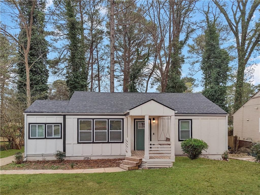 3 bedroom, 2 bathroom single family residence sold at 1330 Lanvale Drive, Atlanta, GA 30310