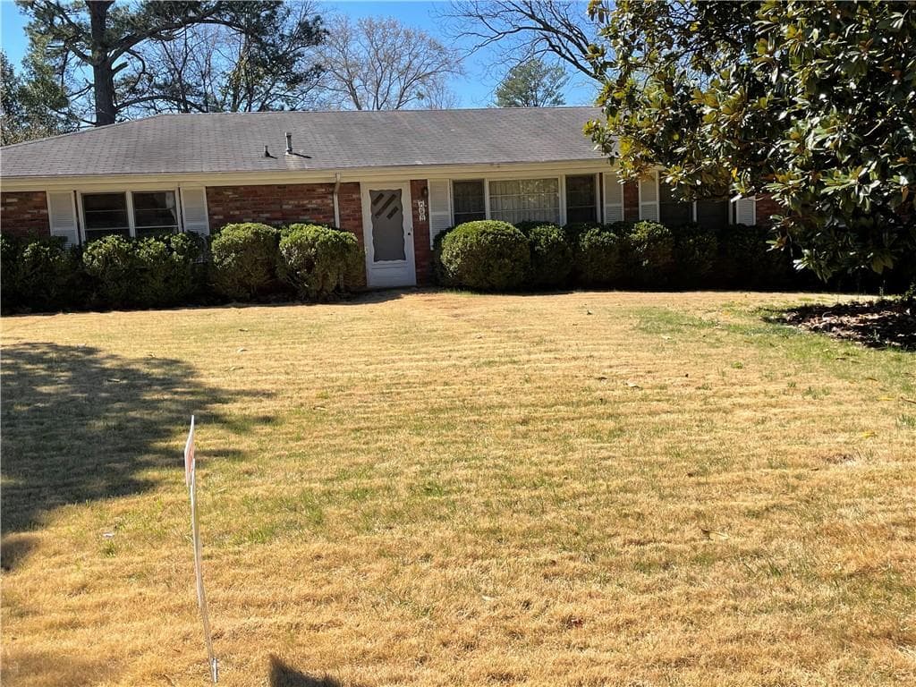 3 bedroom, 2 bathroom single family residence sold at 475 Maxwell Road, Roswell, GA 30075
