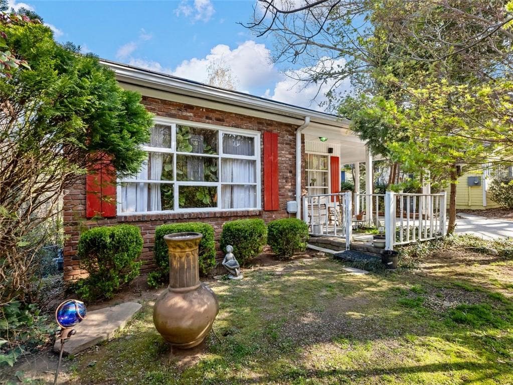 3 bedroom, 1 bathroom, 2,430 sq ft single family residence sold at 46 W BELLE ISLE Road, Atlanta, GA 30342