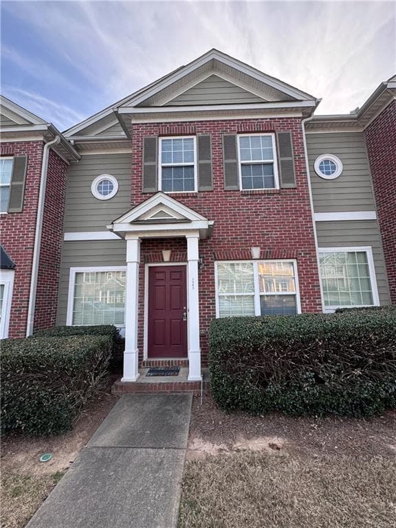 2 bedroom, 3 bathroom townhouse sold at 7563 Avalon Boulevard 305, Fairburn, GA 30213