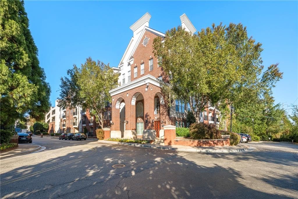 1 bedroom, 1 bathroom, 752 sq ft condominium sold at 1850 Cotillion Drive 1008, Atlanta, GA 30338