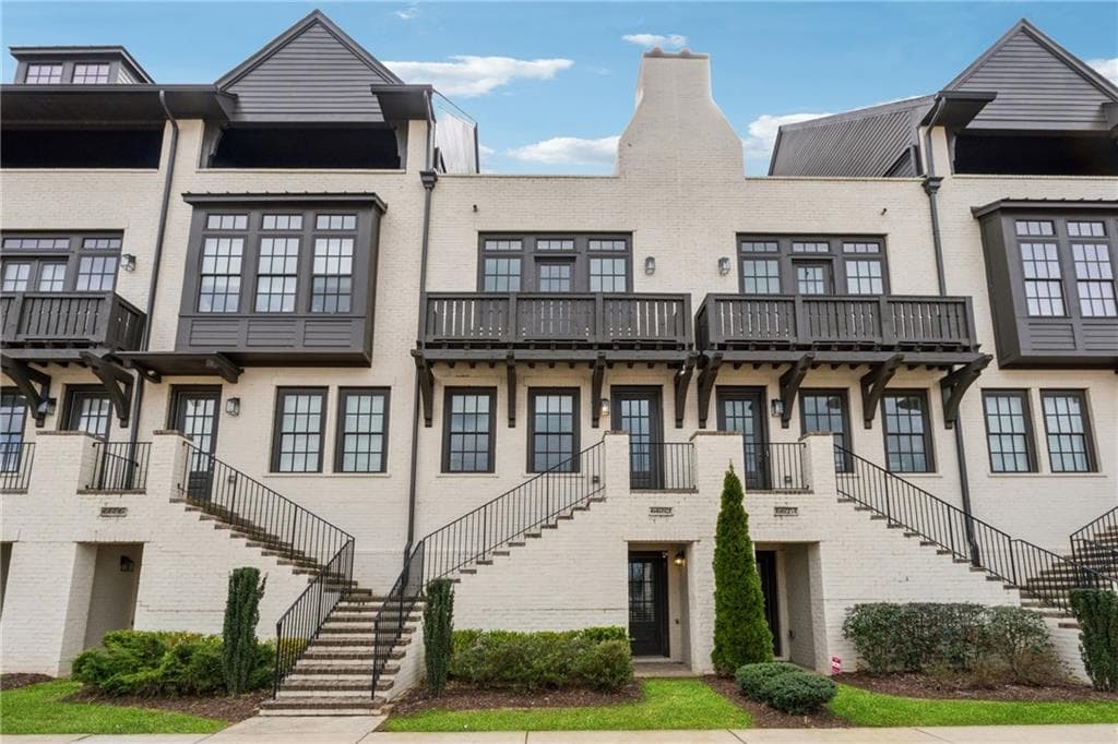 3 bedroom, 5 bathroom townhouse sold at 6682 Sterling Drive, Atlanta, GA 30328