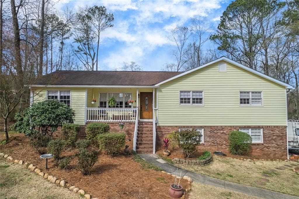 3 bedroom, 2 bathroom single family residence sold at 532 Rivercrest Drive, Woodstock, GA 30188