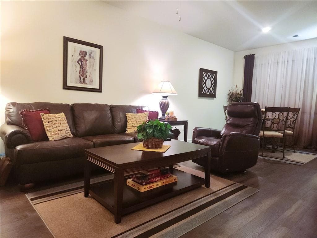 3 bedroom, 3 bathroom, 1,524 sq ft townhouse for sale at 1302 Speckle Park Way, Stockbridge, GA 30281 — photo 5