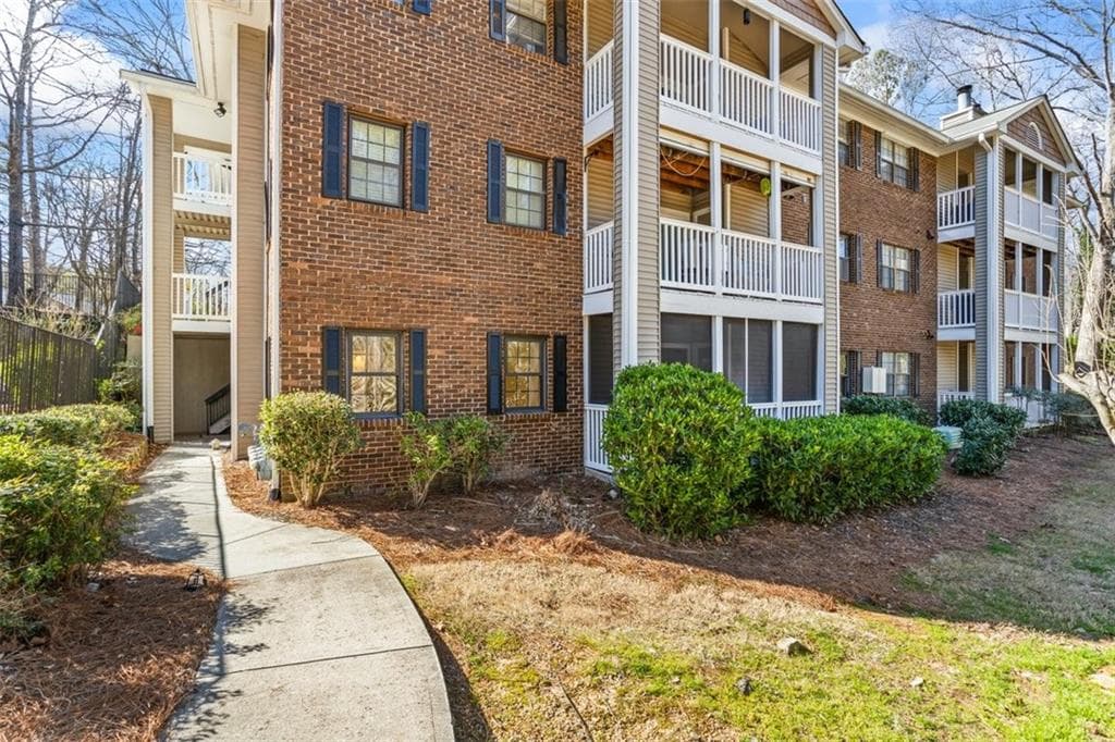 2 bedroom, 2 bathroom condominium sold at 706 Barrington Hills Drive, Atlanta, GA 30350