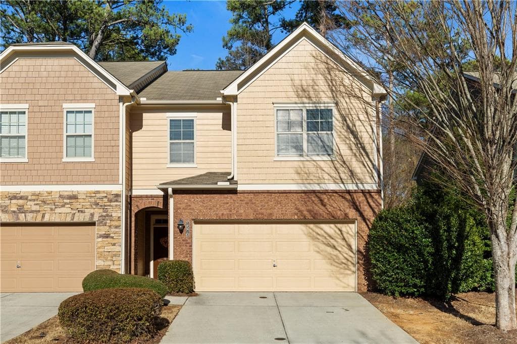 3 bedroom, 3 bathroom, 2,046 sq ft townhouse sold at 1570 Lenox Overlook Road, Atlanta, GA 30329