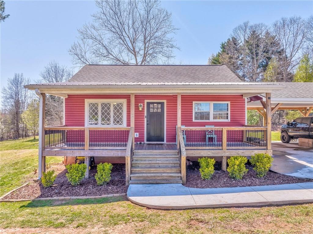 3 bedroom, 2 bathroom single family residence sold at 2988 Lothridge Road, Cleveland, GA 30528