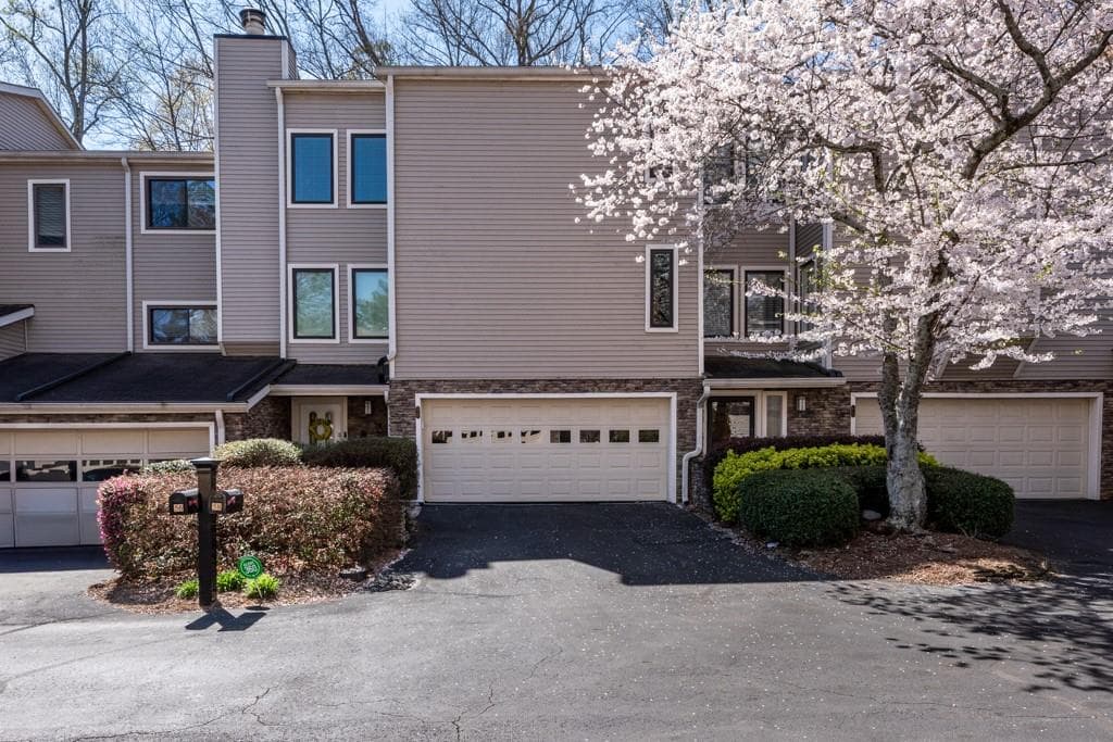 3 bedroom, 4 bathroom townhouse sold at 58 Basswood Circle 29, Atlanta, GA 30328