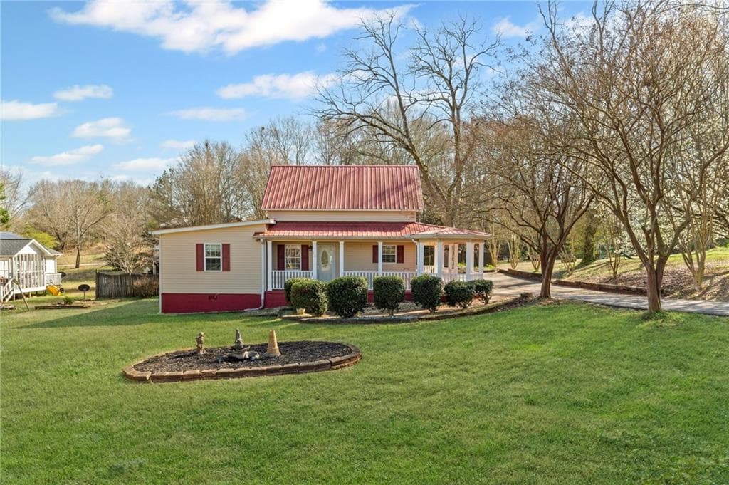 3 bedroom, 3 bathroom single family residence sold at 12 #B Comer Street, Maysville, GA 30558