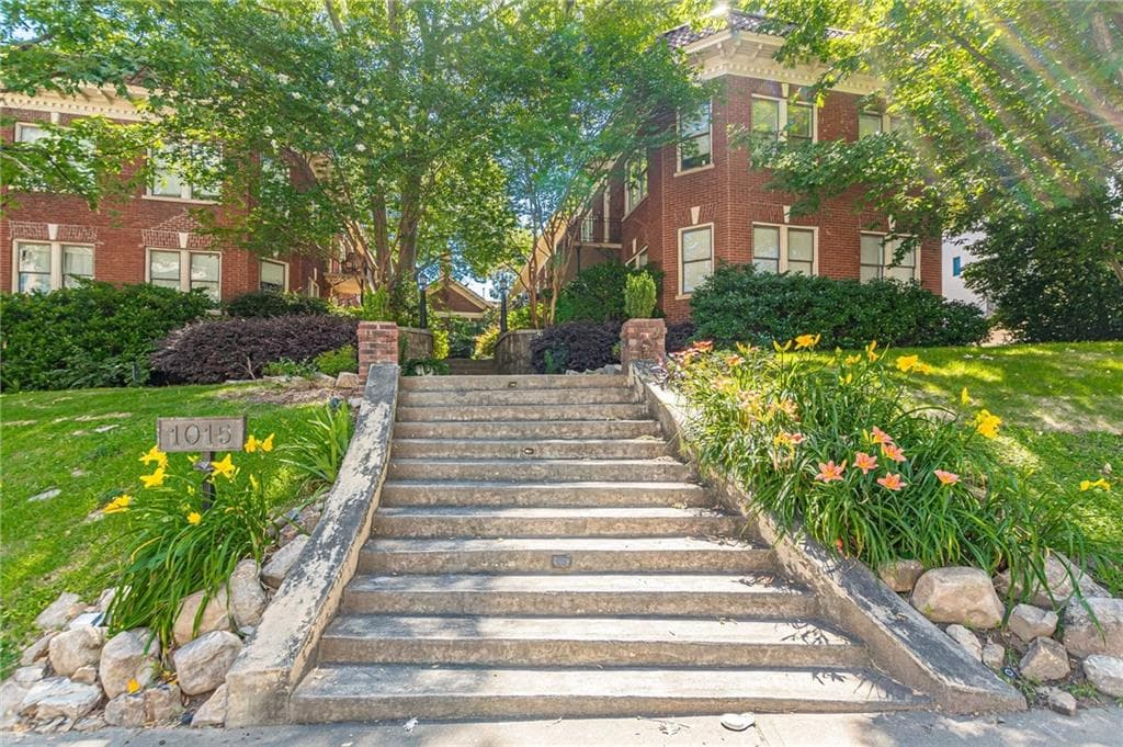 1 bedroom, 1 bathroom, 725 sq ft condominium sold at 1015 Piedmont Avenue A2, Atlanta, GA 30309