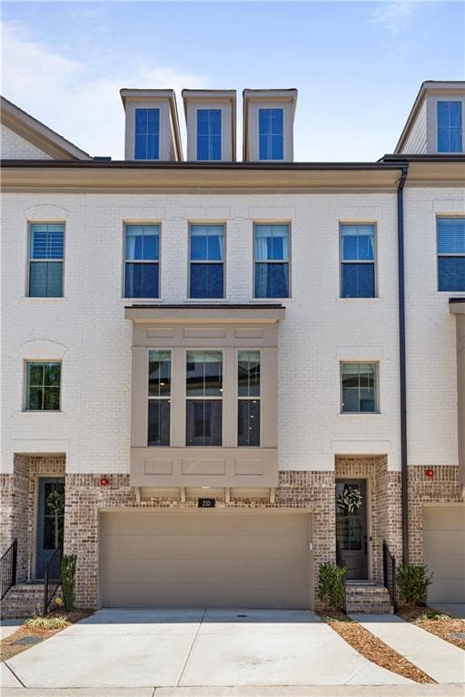 3 bedroom, 3 bathroom townhouse sold at 210 Mitchell Lane, Woodstock, GA 30188