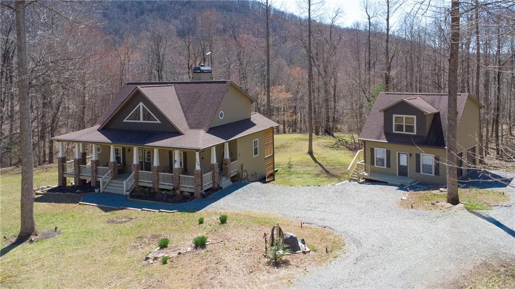 3 bedroom, 3 bathroom single family residence sold at 208 Hidden Valley Drive, Ellijay, GA 30536