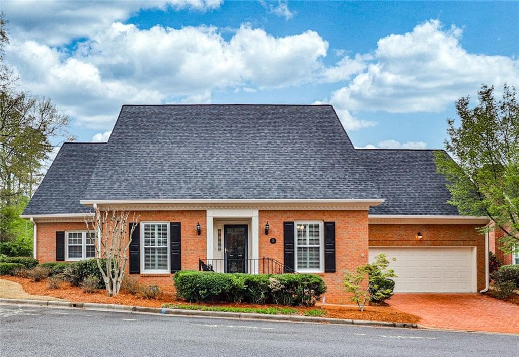 3 bedroom, 3 bathroom single family residence sold at 5 Downshire Lane, Decatur, GA 30033