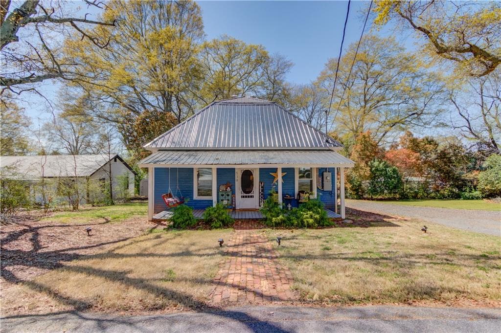 3 bedroom, 2 bathroom single family residence sold at 538 Spring Street, Commerce, GA 30529