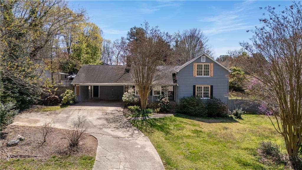 4 bedroom, 3 bathroom single family residence sold at 5042 Red Oak Lane, Gainesville, GA 30506