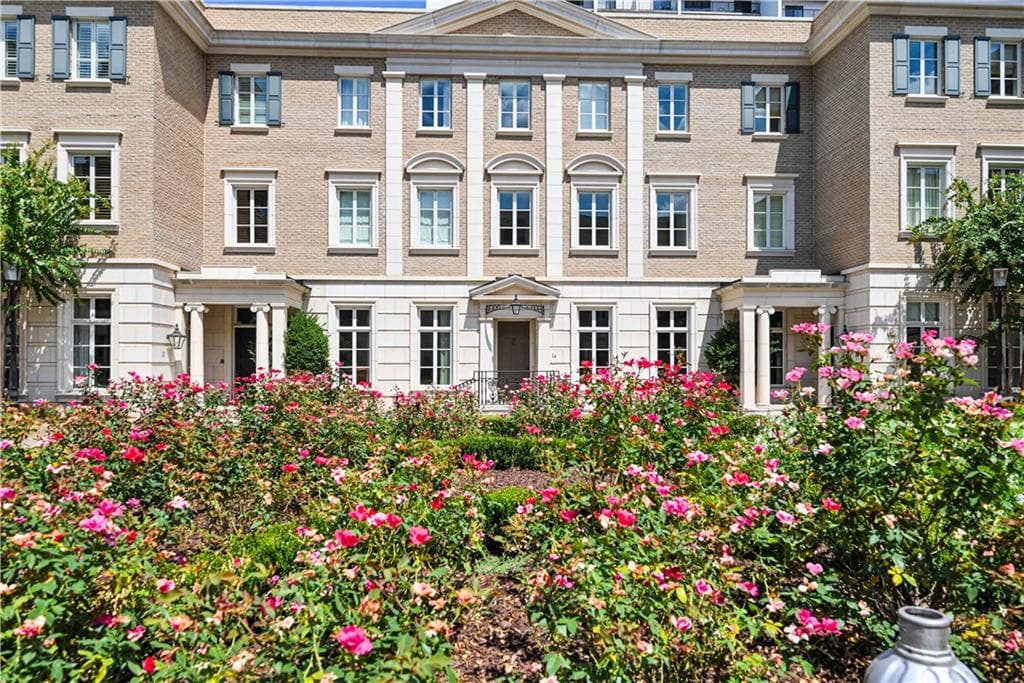 2440 Peachtree Road 22, Atlanta, GA 30305 — most recent listing photo