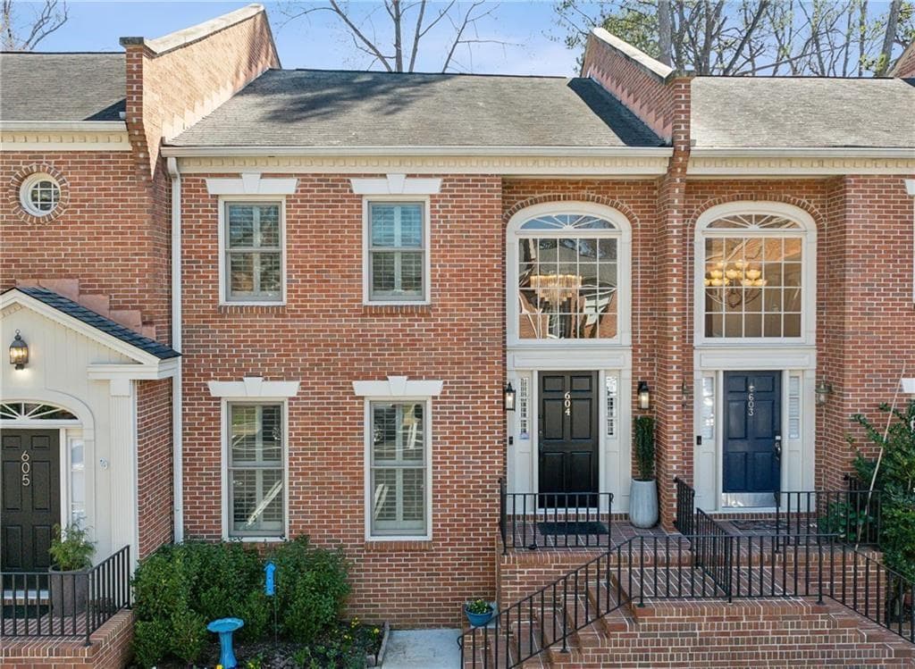 3 bedroom, 4 bathroom townhouse sold at 604 Ansley Villa Drive, Atlanta, GA 30324