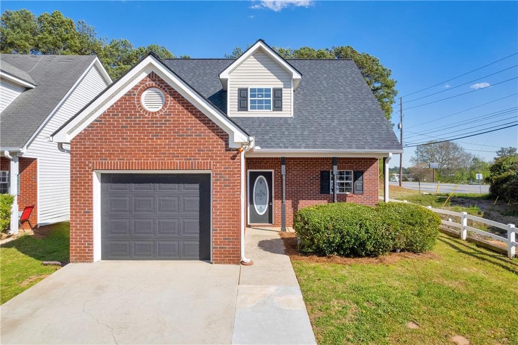 3 bedroom, 3 bathroom single family residence sold at 7584 Winderemere Park, Riverdale, GA 30274