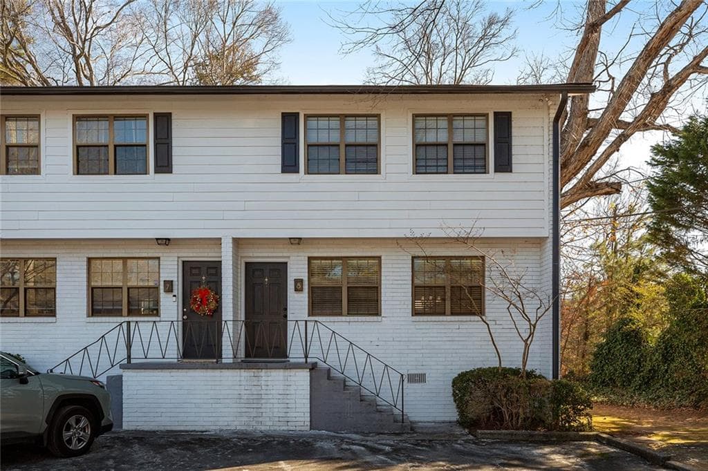 3 bedroom, 2 bathroom townhouse sold at 1687 Briarcliff Road 8, Atlanta, GA 30306