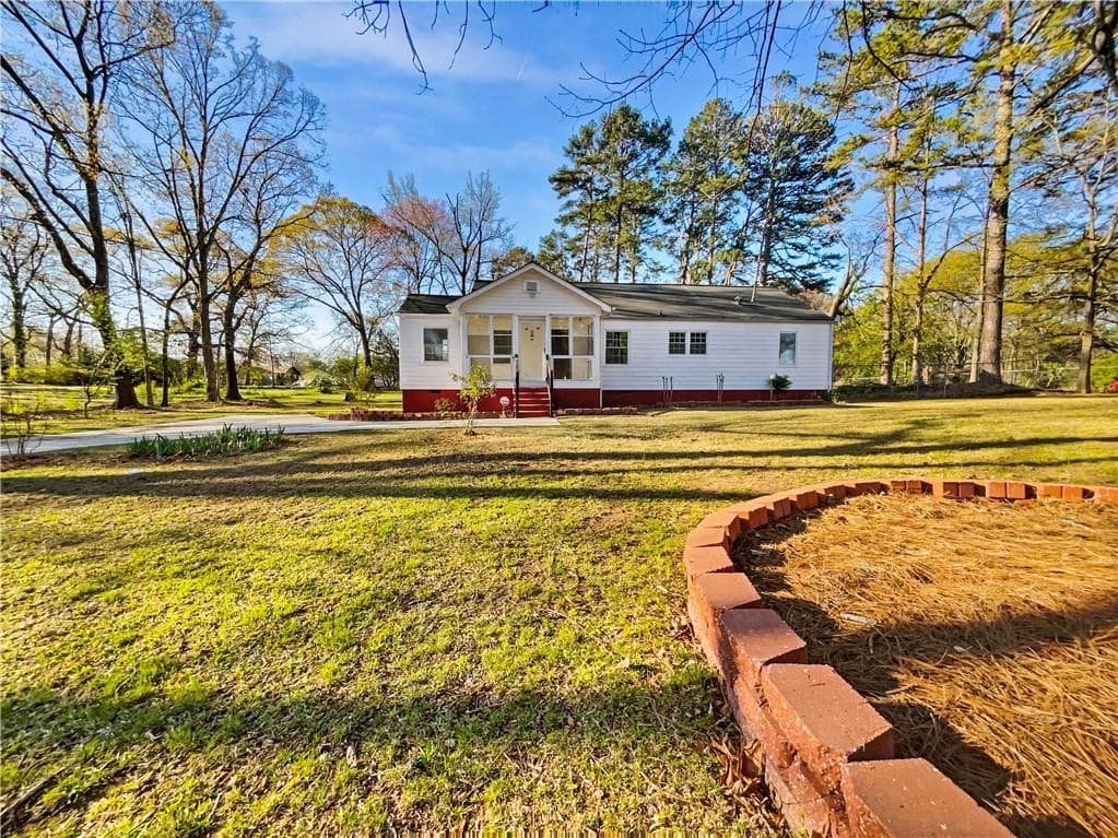 3 bedroom, 2 bathroom single family residence sold at 555 Bridge Avenue, Forest Park, GA 30297