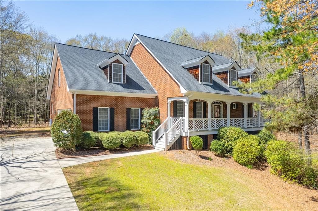 5 bedroom, 4 bathroom single family residence sold at 1100 Dials Plantation Drive, Statham, GA 30666