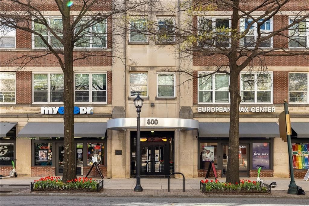 2 bedroom, 2 bathroom condominium sold at 800 Peachtree Street 8404, Atlanta, GA 30308