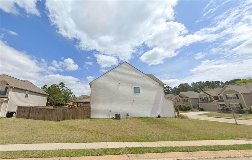 3 bedroom, 3 bathroom, 1,994 sq ft single family residence for sale at 3277 Baylor Circle, Mcdonough, GA 30253 — photo 3