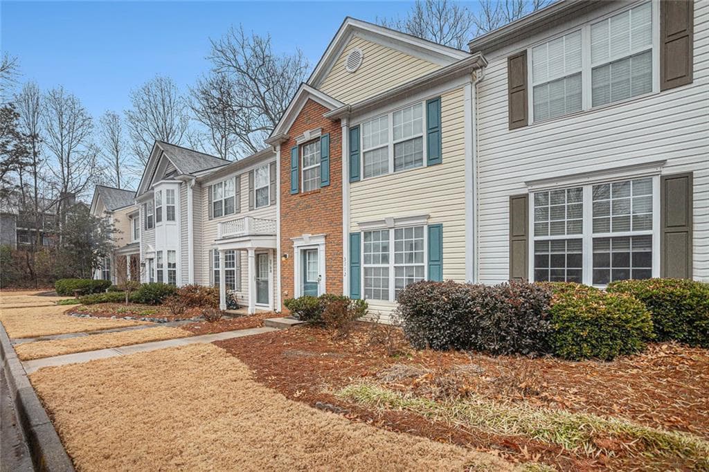 2 bedroom, 3 bathroom townhouse sold at 3712 Berkeley Crossing, Duluth, GA 30096