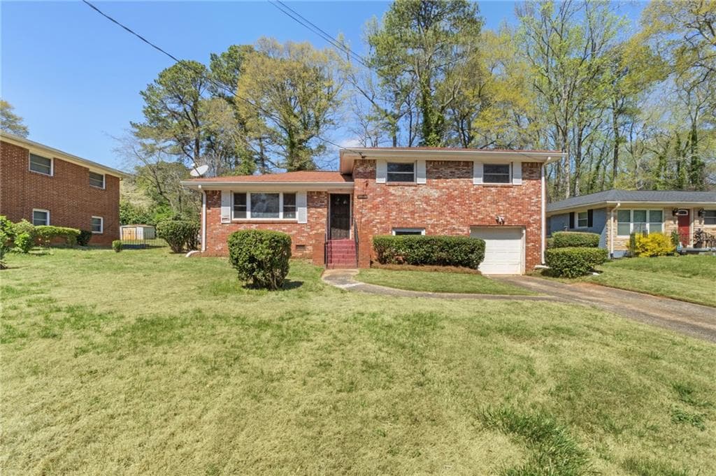 3 bedroom, 2 bathroom single family residence sold at 2508 Fontaine Circle, Decatur, GA 30032