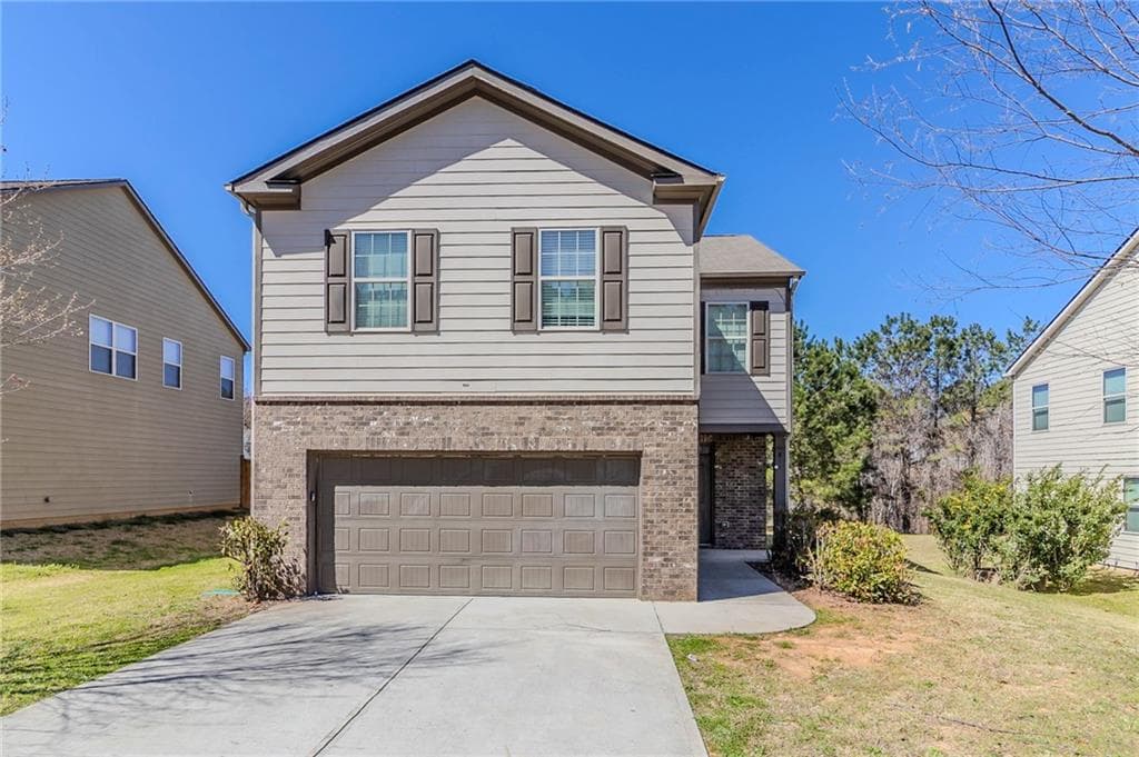 4 bedroom, 3 bathroom single family residence sold at 811 Lake Chase, Fairburn, GA 30213