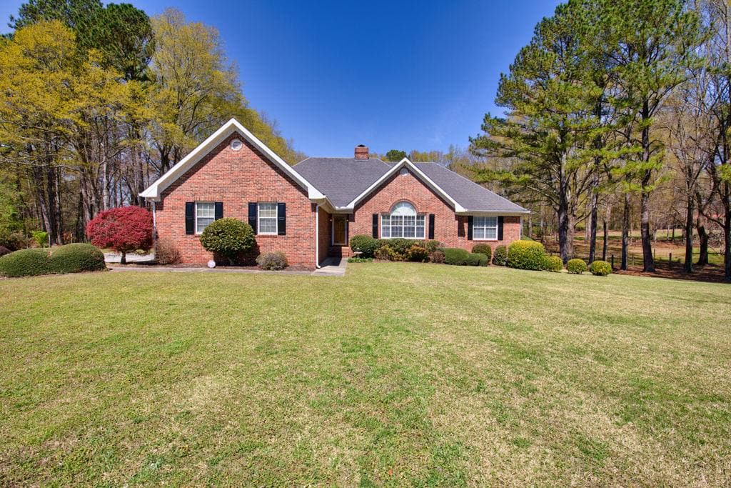 3 bedroom, 2 bathroom single family residence sold at 3099 Meadow Trail, Loganville, GA 30052
