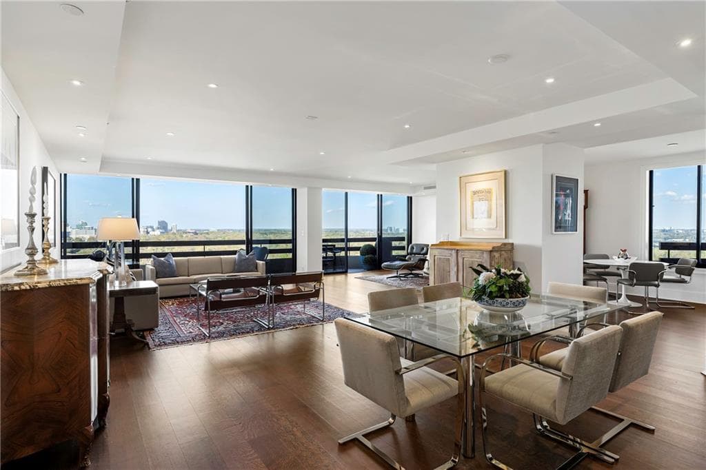 2 bedroom, 2 bathroom, 2,419 sq ft condominium sold at 2660 Peachtree Road 26F, Atlanta, GA 30305