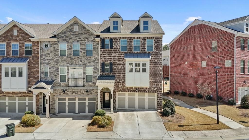 4 bedroom, 4 bathroom townhouse sold at 4121 Barry Place, Atlanta, GA 30341