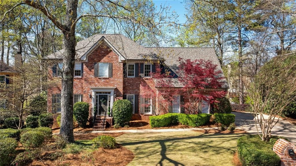 6 bedroom, 4 bathroom single family residence sold at 900 Kings Arms Way, Johns Creek, GA 30022