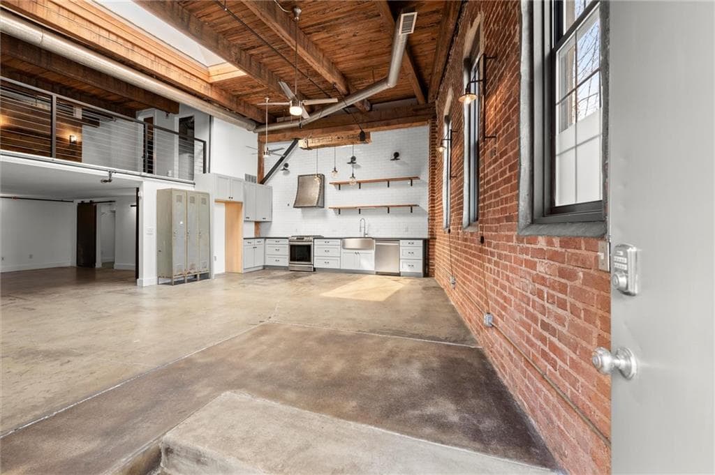 2 bedroom, 2 bathroom, 1,424 sq ft condominium sold at 644 Wells Street 8, Atlanta, GA 30310